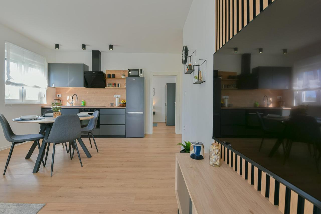 Apartments Noa Сукошан Екстер'єр фото